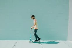 Πατίνι Micro Sprite LED – Τιρκουάζ -Μαγαζί ποδηλάτων Orient fnf large micro sprite led ocean blue 12